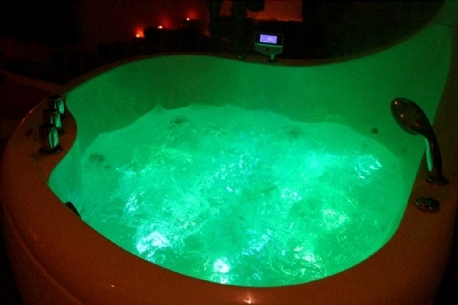 Genießen Sie gemeinsam ein schönes Schaumbad.