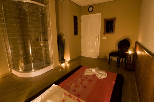 Massageraum 'Lombok' Mandarin Spa Uden, Niederlande. (1)